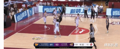 尾盘|苏伟2次犯规被罚下！打倒韩德君，杜锋场边暴怒，对弟子飙脏话