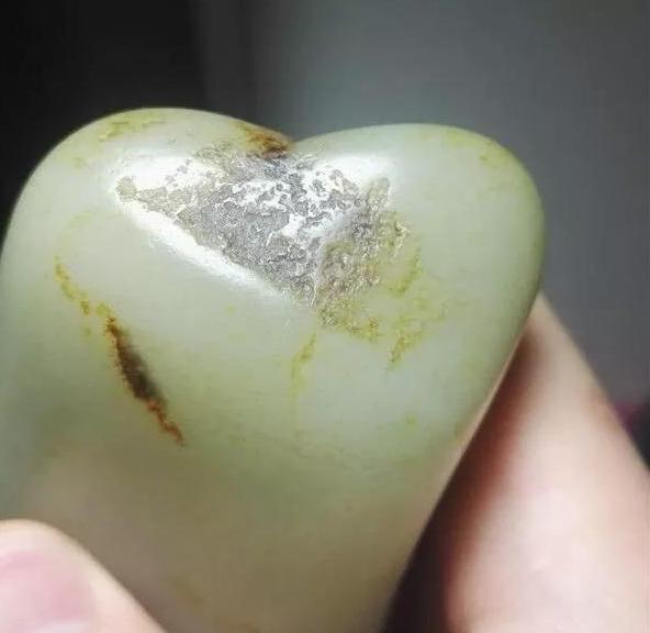 雕刻|“大开门”的和田玉籽料是什么样的？开不开门真的很重要吗？