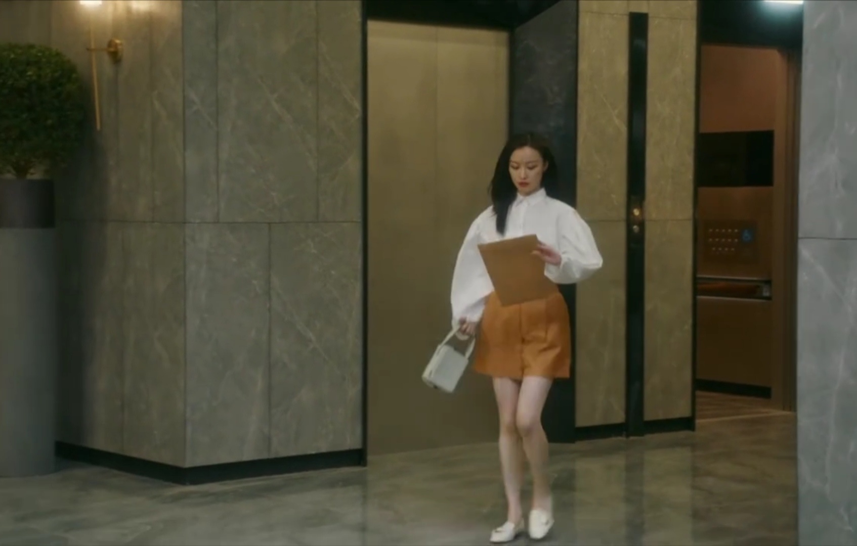 穿衣搭配|盘点《流金岁月》倪妮穿搭，不愧是高级的代名词