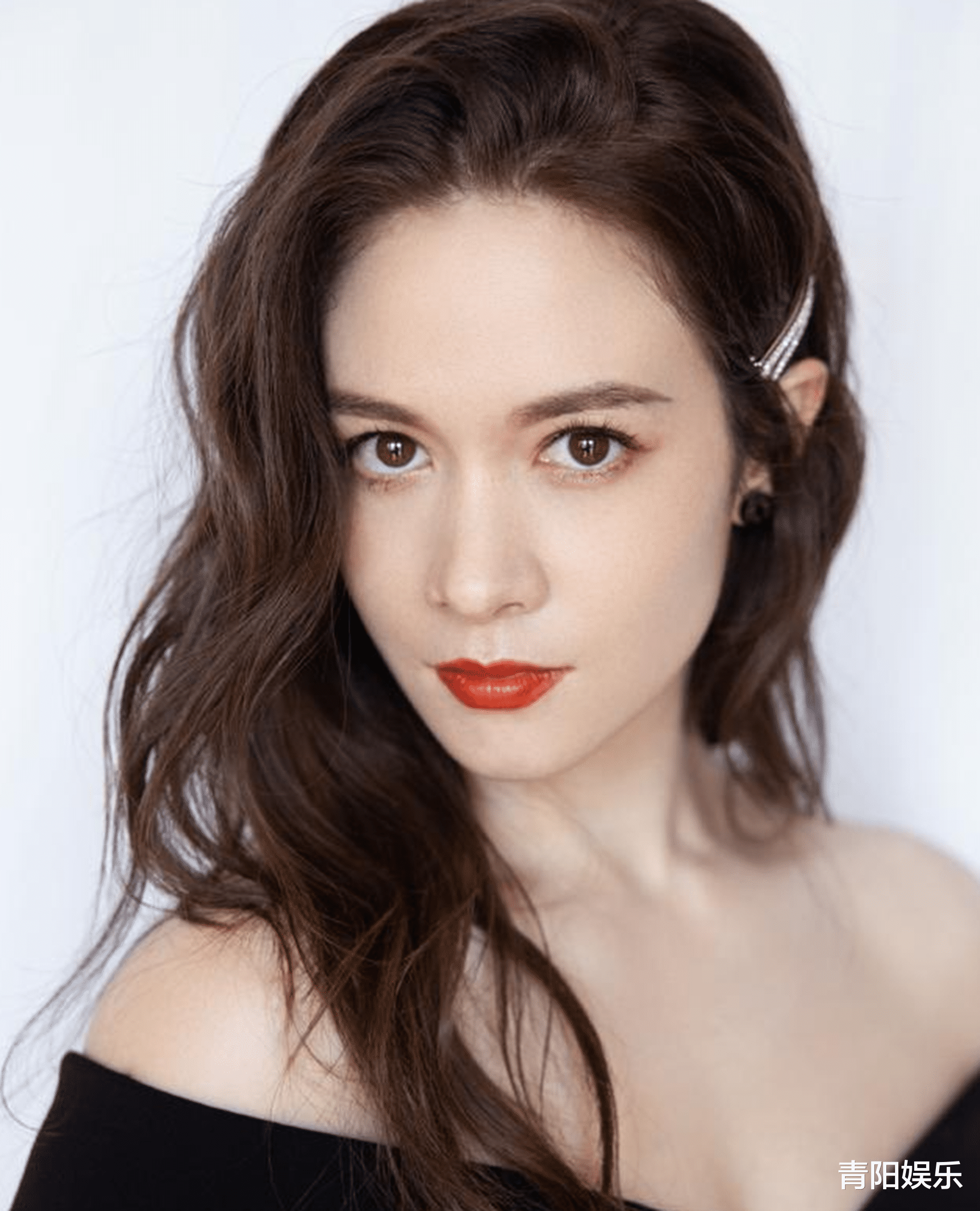 战狼2|因经纪人抬高片酬报价，她错过《战狼2》，今靠《八佰》成功翻身