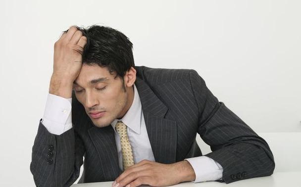 「熬夜」5个不良行为，让肾脏变得伤痕累累，尽早改掉，别等肾彻底坏透