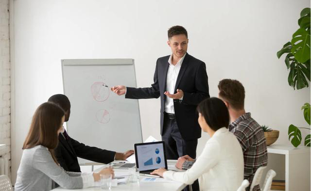 『』人在职场有3种忙不能帮，看似举手之劳，其实最容易背锅