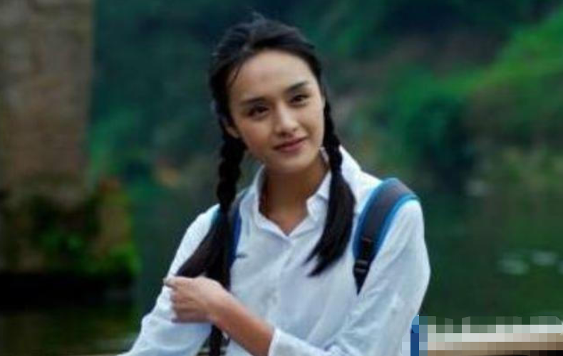 春晚@她17岁上春晚，21岁却选择裸婚嫁给小演员，如今丈夫终成影帝！