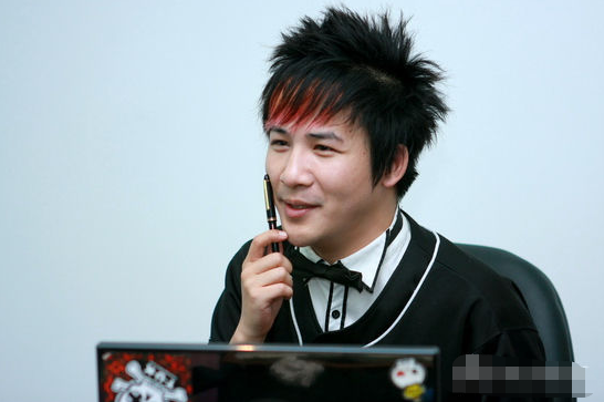 「大张伟」人间精品大张伟：组第一支未成年摇滚乐队，22岁实现对父母的承诺