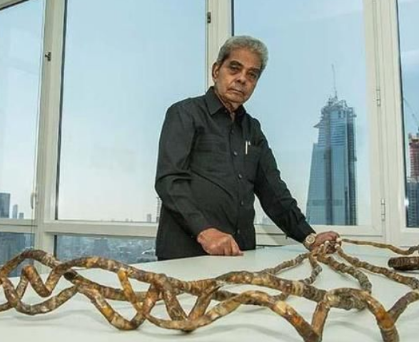 发型|大爷剪掉留了44年长指甲，捐给博物馆，不料指甲剪掉后却发生了变化