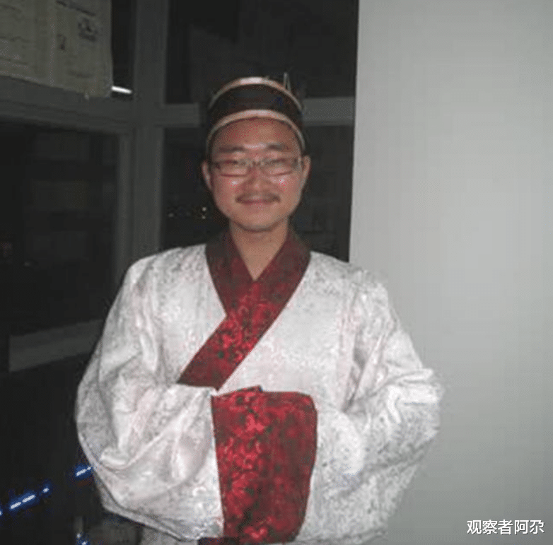 作文|当年他在高考时用甲骨文写作文，结果只得了6分，如今过得怎么样了？