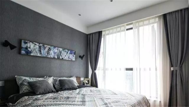 |卧室装窗帘没错，但是太浪费！选这些地方安装，空间更大还美观