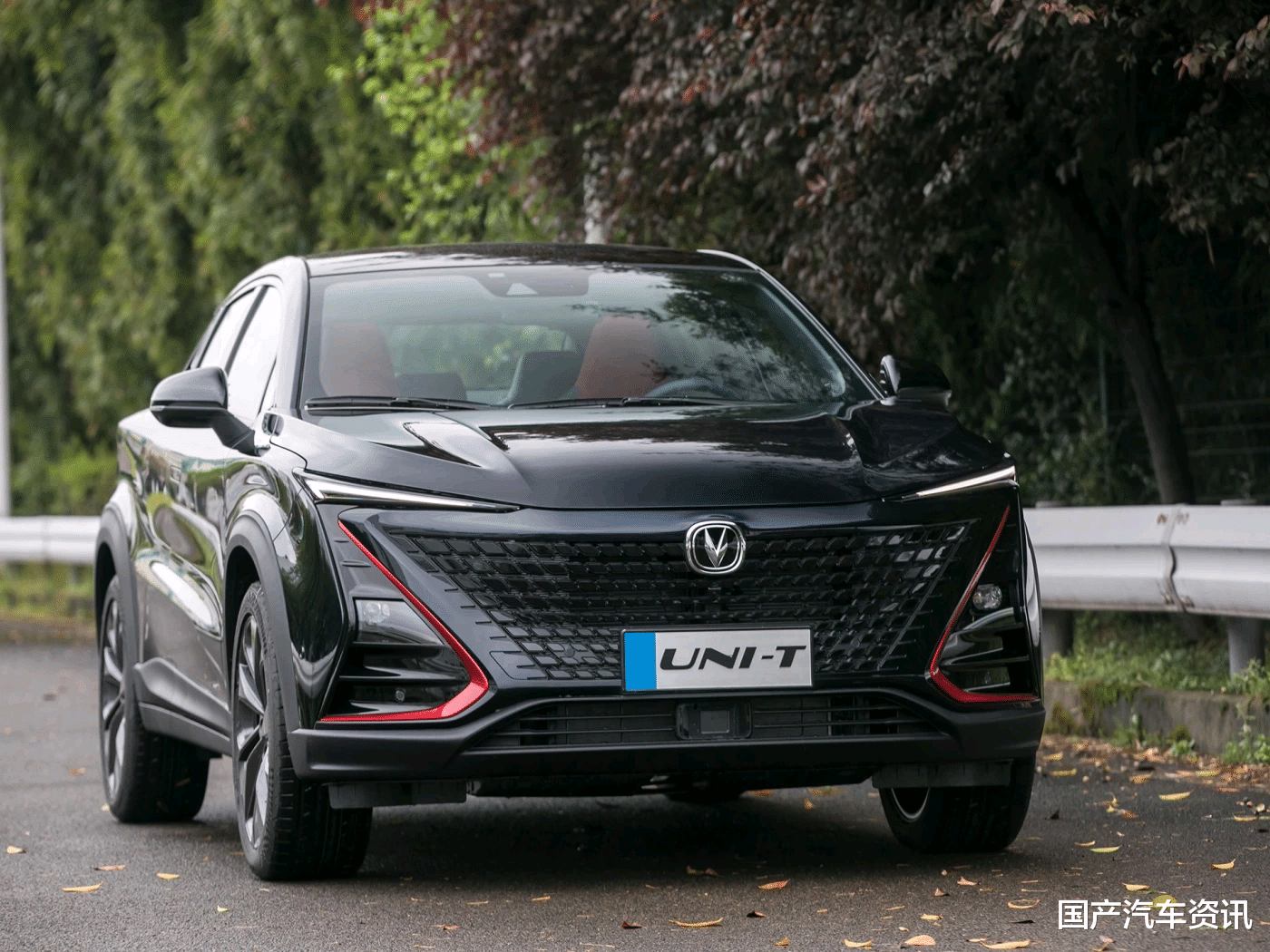 长安汽车▲长安“黑马”来袭,搭蓝鲸发动机,比魏派帅气,带方向盘回正功能