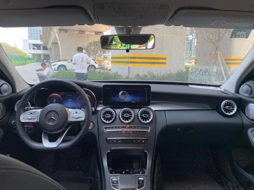 奥迪A4|奔驰也放下尊严!从30万降到24万,月销15700辆,迟早逼死奥迪A4