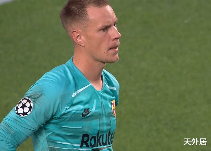 巴塞罗那|欧冠超级惨案！拜仁半小时进了5个，巴萨教练无语+球员已不敢看