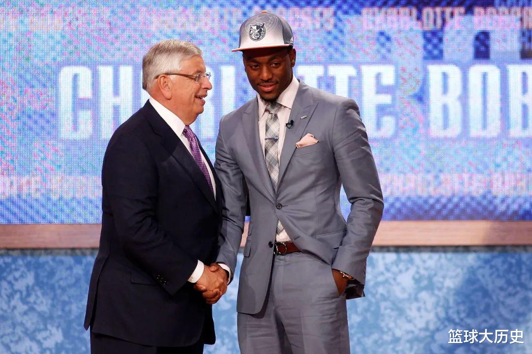 「肯巴·沃克」肯巴沃克的选秀报告!身高1米81,评分95分,乔丹为何选他?