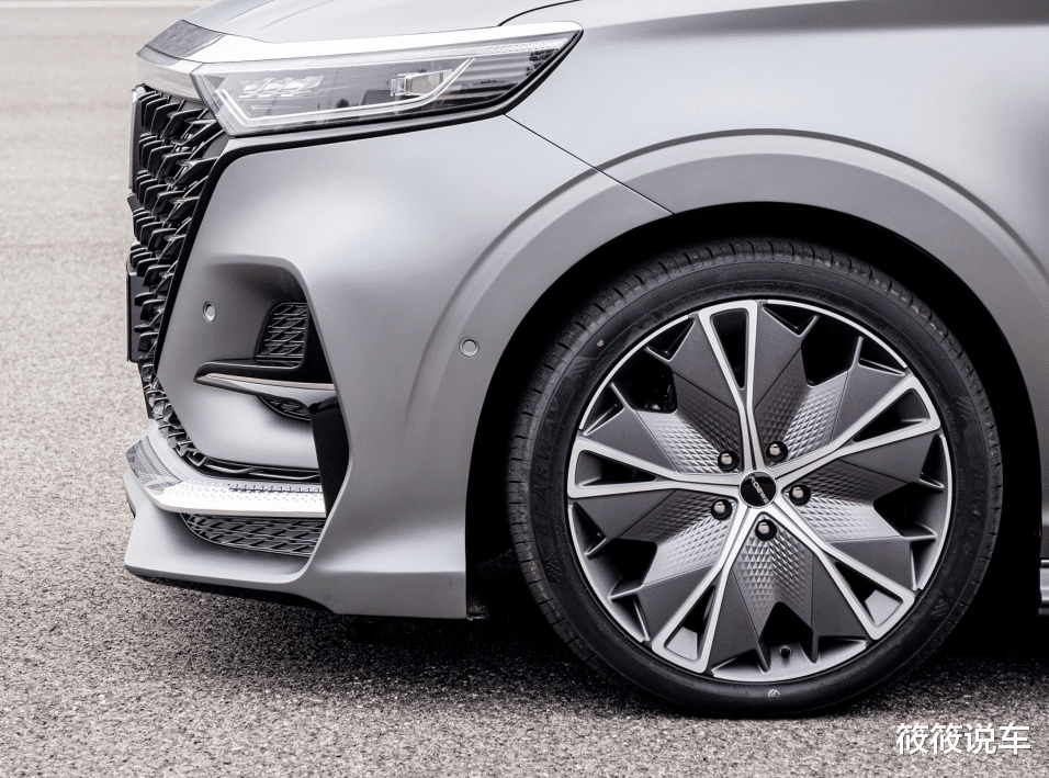 『荣威』上汽新款“巨无霸”,配双电动侧滑门,2.0T+8AT,比奔驰V级漂亮