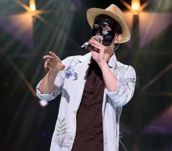 演唱会|演唱会迟到2小时，歌没唱好还耍大牌，网友：活该凉凉