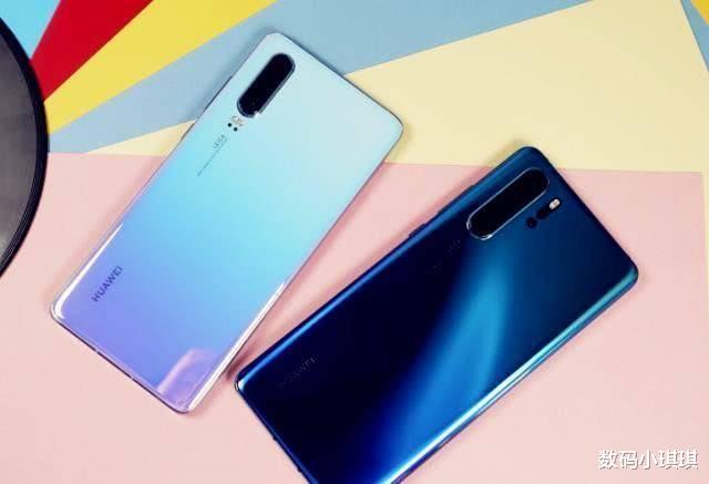 【余承东】余承东很无奈！顶级旗舰降900无人问，麒麟990+40W+UFS3.0