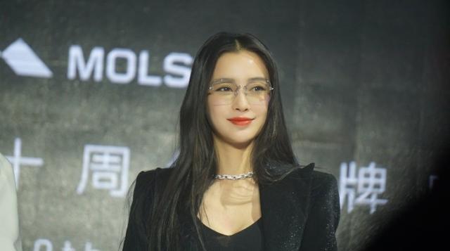 南风轻轻说 “李菲儿风波”后baby和蔡徐坤同台，当看到红唇的那一刻，她赢了