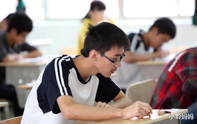 考研|在纠结大四到底要不要考研？张雪峰给出忠告：这4个专业必须要考
