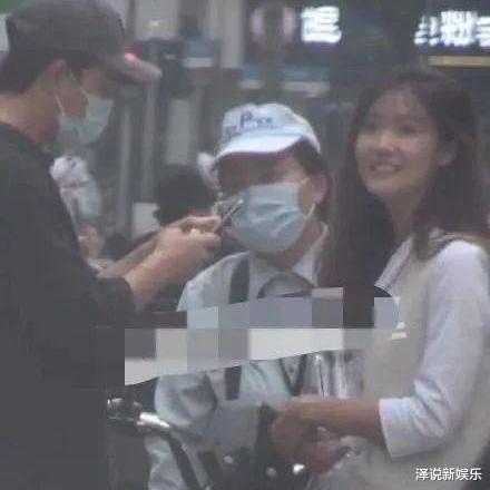 「黄轩」黄轩官宣新恋情!细节看出女友不简单,网友: 徐璐后悔已晚