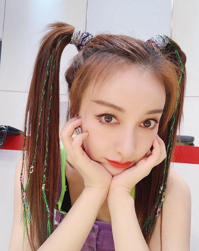 #姐姐#吴昕扮嫩成功，紫色套装配双马尾清爽又减龄，这位姐姐真的很靓