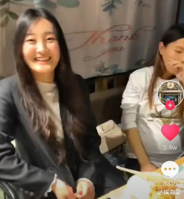 朱之文|“大衣哥”200斤女儿聚餐被拍，吃相夸张引热议，本尊回应来了