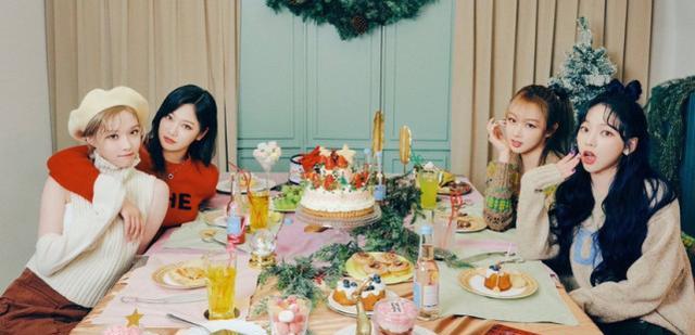 韓女團聖誕節曬照，粉墨大氣，TWICE可愛，aespa驚艷，紅貝貝冷清-圖6
