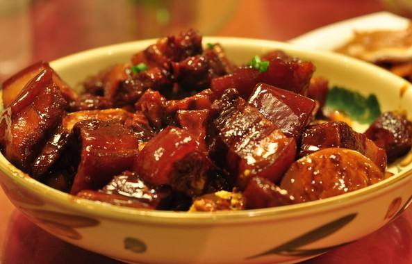 |主席熬夜用脑过度，要吃红烧肉补脑，江青听后说：改不了农民习性