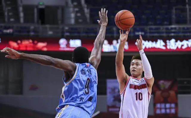 易建联|重磅！今晚京粤大战，易建联受伤不打了