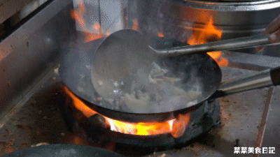 [摆摊]一年卖出70亿！摆摊有它必火，香到城管都要来一碗！