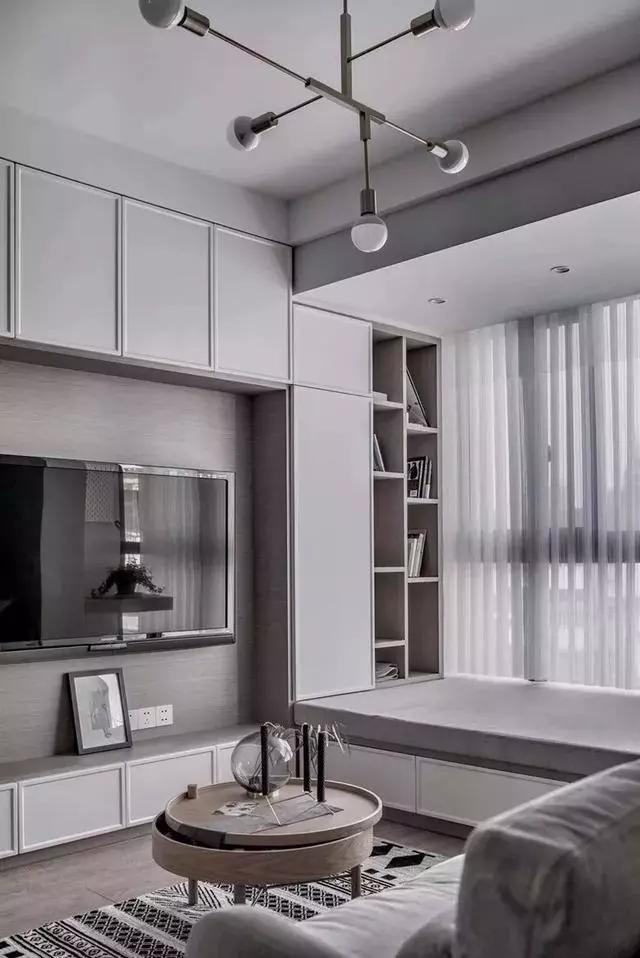 |头一次看到卧室飘窗这样装,太美观实用了,相当于多了间房