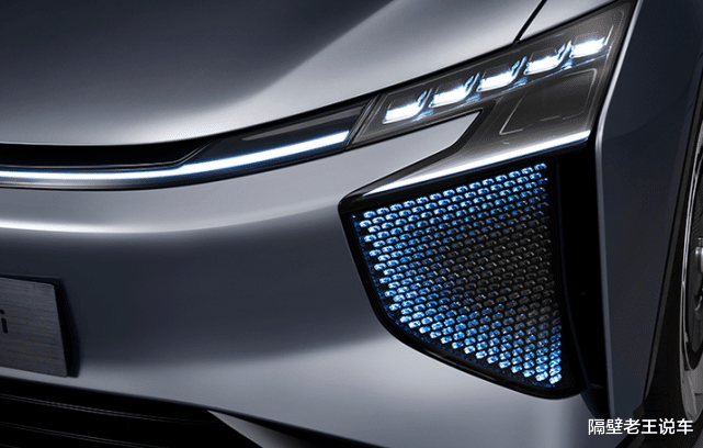 『马力』了不起的“中国造”！回头率不输保时捷卡宴，爆出544马力，3.9秒破百