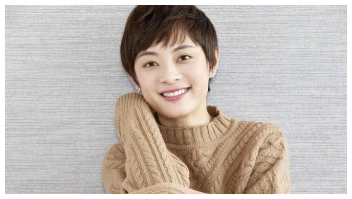 「孙俪」孙俪曾和他同居多年，结果被抛弃，如今他老公邓超和他老死不相往来