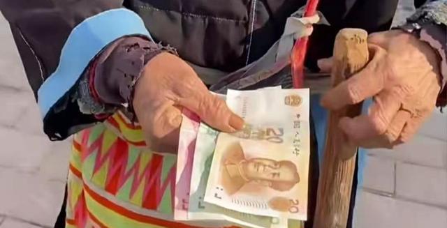 捉迷藏的小宝宝 广东，寒风里66岁老奶奶衣着单薄卖“好货”，冷得发抖，看完想哭