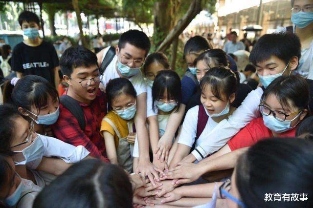 操场|我国高考最难的省份,今年报考人数暴涨15万,1分压倒一操场人