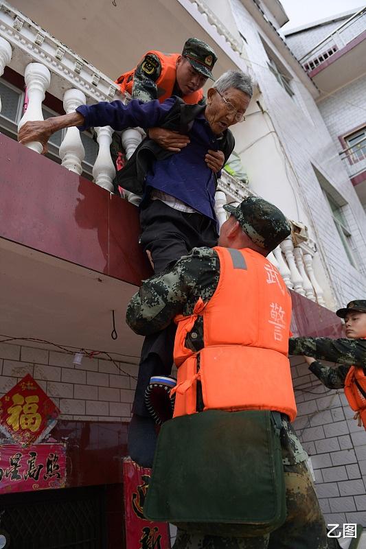 乙图|长江告急：长江水文局发布洪水红色预警，鄱阳湖水位超1998年