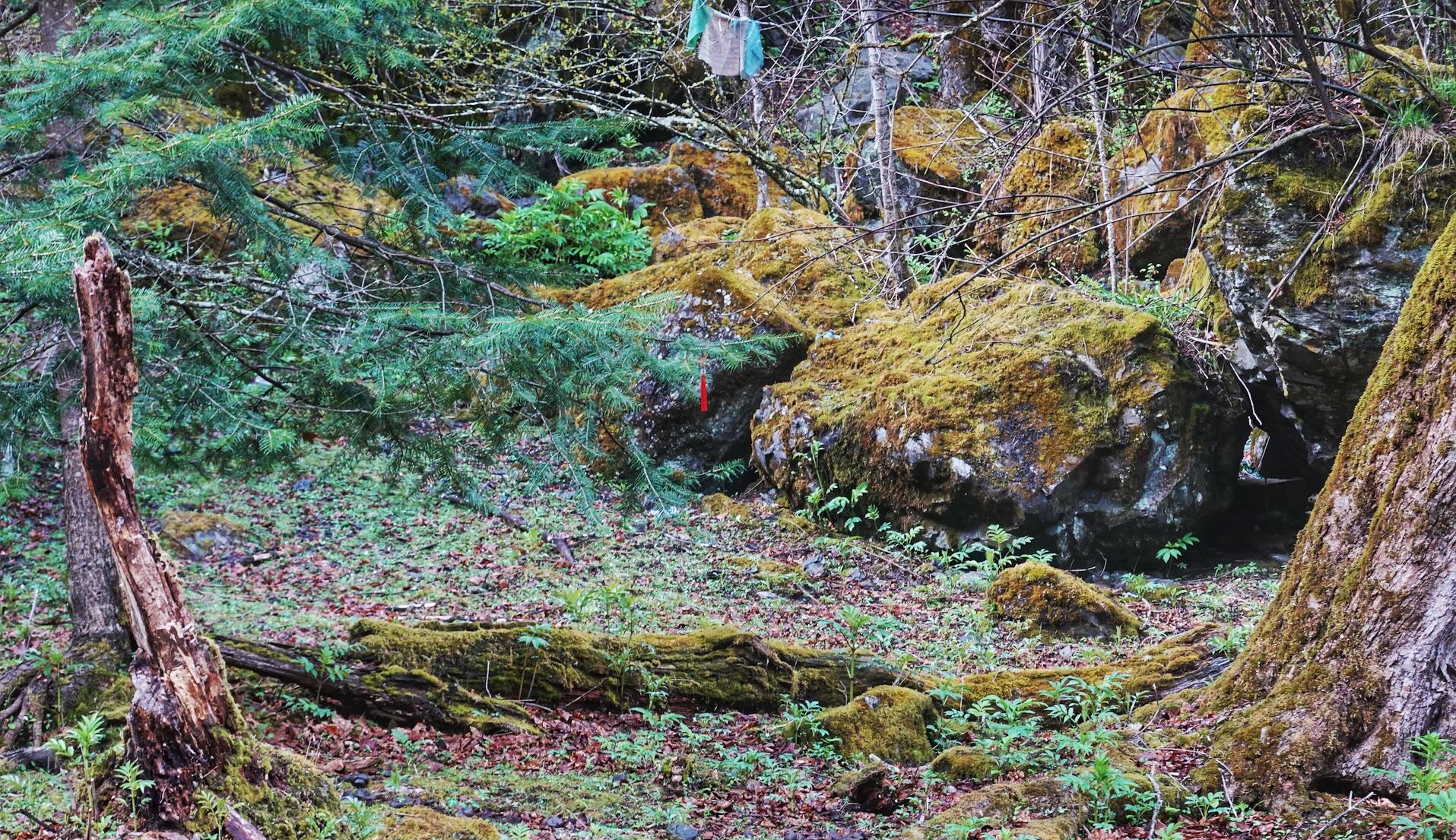 『雨崩村』高海拔徒步18公里累惨但值了，抵达人间仙境，雪山深处的雨崩村