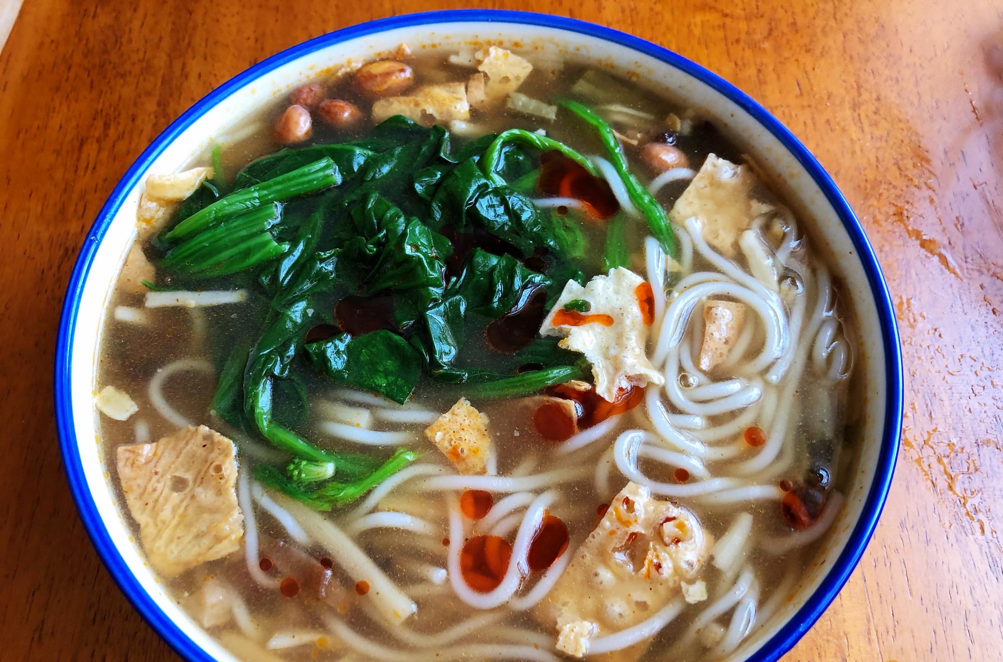 [面条]它是我家最臭的早餐，我连吃10天不嫌烦，老妈闻见就想吐，真古董