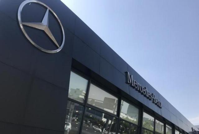 「买车」27万买奔驰遭“轻薄”，车主索要赠品，销售：偷偷告诉我酒店号码