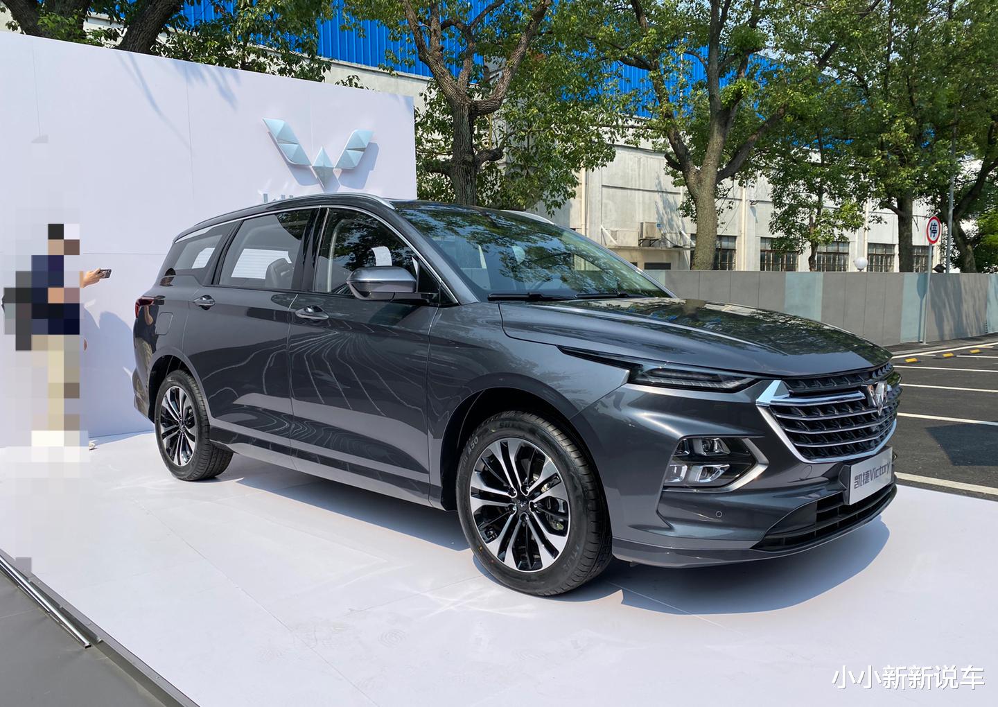 五菱凯捷|五菱凯捷实车现身，“银标”上档次，2+2+2布局，配电子档杆