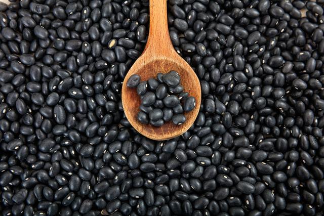 蛋白质▲肾功能“稀烂”的人，3个地方能看出来，瞒不住 ，请及时养肾