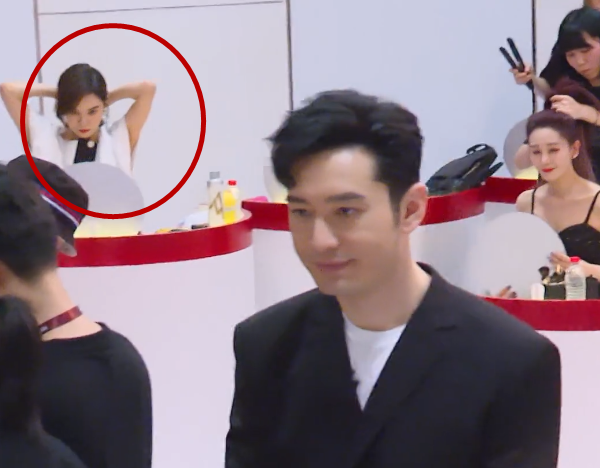 #郁可唯#请不起造型师？郁可唯参加选秀独自一个人化妆，对比黄圣依太寒碜