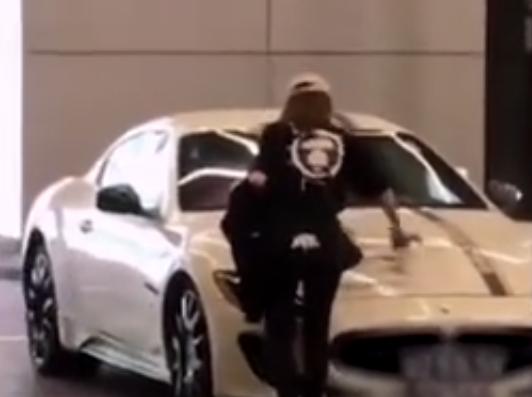 『玛莎拉蒂』玛莎拉蒂被女孩喷满\渣男\，车主求放过背后，几个细节要当心