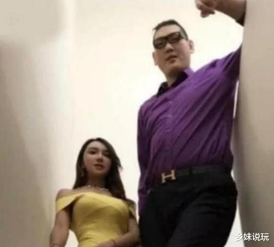 潘金莲|因演潘金莲走红，与1米侏儒分手，再嫁2米巨人，网友：博人眼球