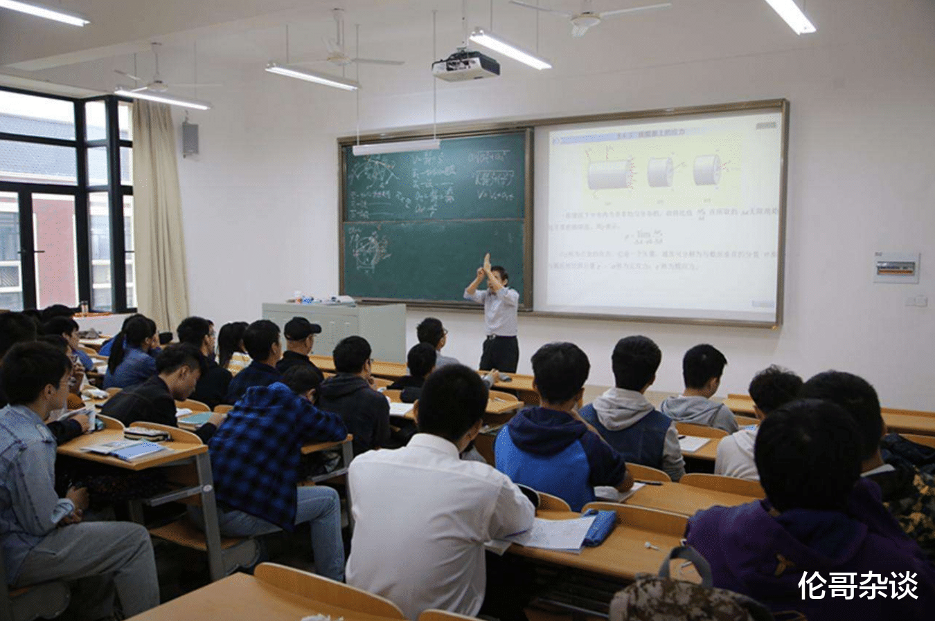 「野鸡大学」4个“伪装”名校的野鸡大学：毕业证不受认可，读完还是高中文凭