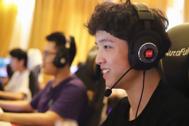 RNG|RNG的S11快没了?Weiwei还没买到,小龙堡却先加盟了TT