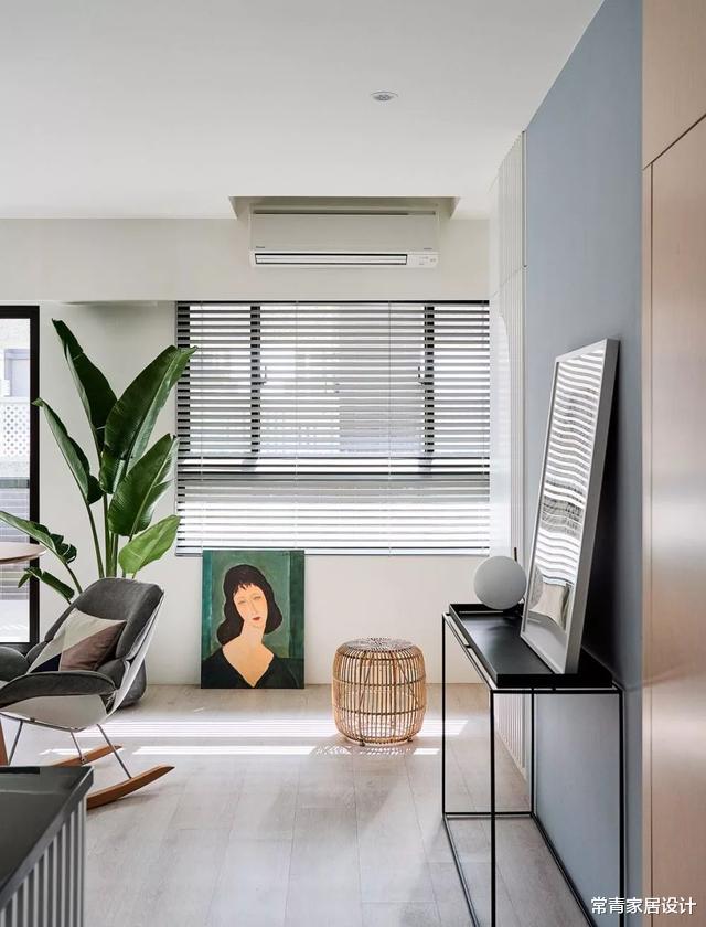 ：越来越多人家都不装窗帘，都装百叶窗，光影效果自带高级质感