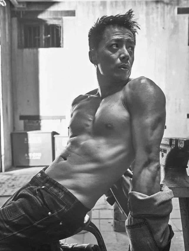 #健身#47岁段奕宏常年健身，肌肉健硕，想要中年不油腻，自律运动不能少