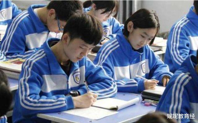 中考|教育部将严抓“普职比”，可能一半学生上不了高中，同学欲哭无泪