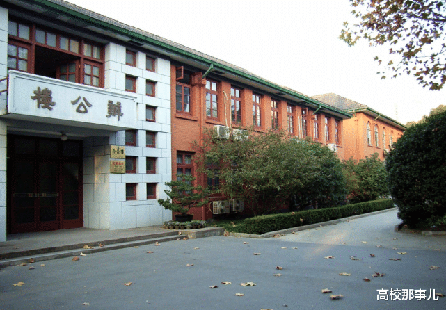 985大学|高考“最坚定”的考生，成功被985大学录取后，却打算返校复读