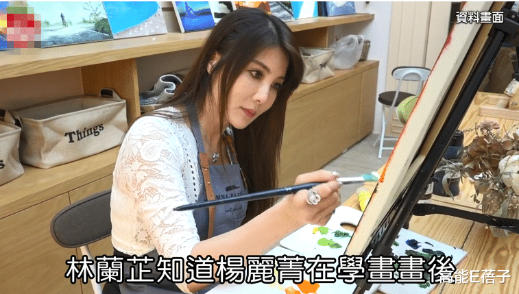 杨丽菁|友情破裂！51岁杨丽菁控告闺蜜修图：她变美了，我像整容失败