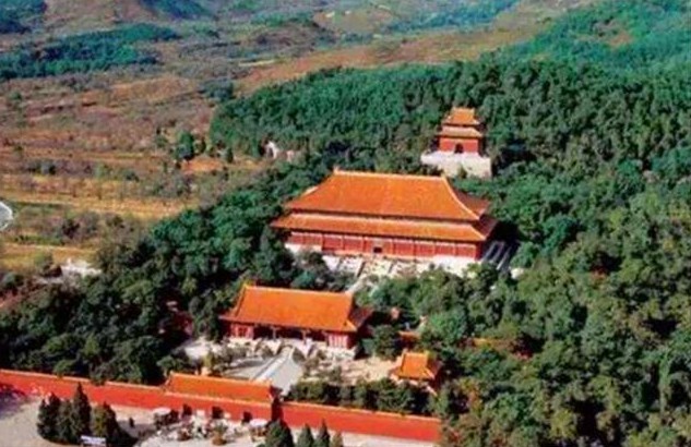「后代」中国最牛祖坟，后代出了16位皇帝，一直无人敢盗，高铁都要绕着走