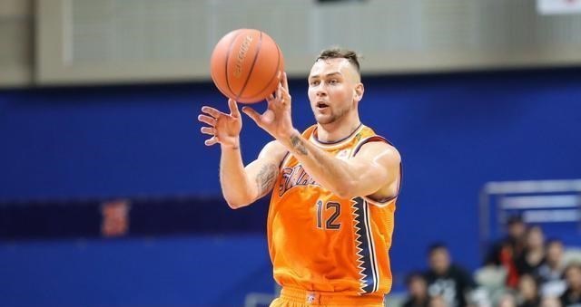 新疆男篮|CBA最强双塔，新疆男篮救火队员到位！阿的江重新打造冠军阵容